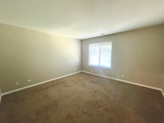 $2,200 | 386 Keswick Circle, Round Lake, IL 60073