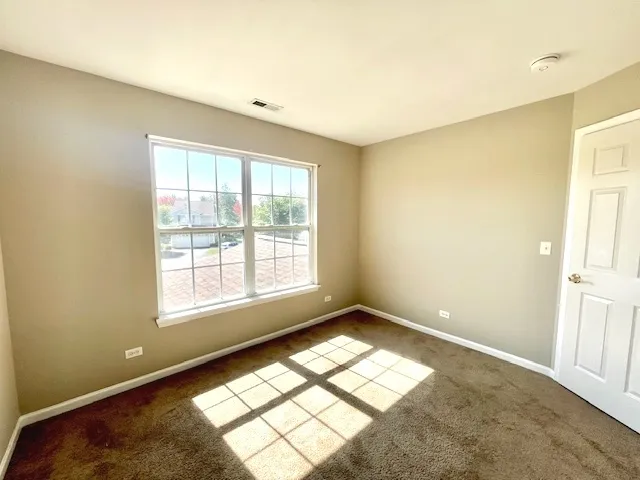 $2,200 | 386 Keswick Circle, Round Lake, IL 60073