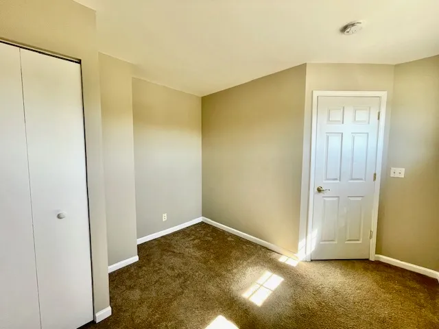 $2,200 | 386 Keswick Circle, Round Lake, IL 60073