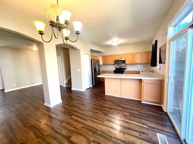 $2,200 | 386 Keswick Circle, Round Lake, IL 60073