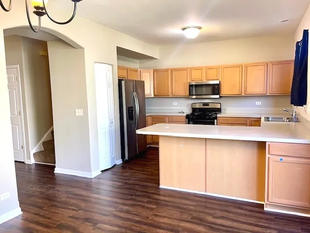 $2,200 | 386 Keswick Circle, Round Lake, IL 60073