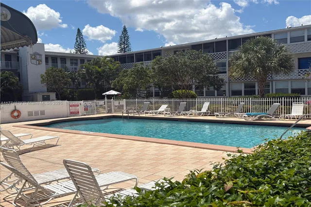 $65,000 | 15610 Northeast 6th Avenue, Unit 10B, Miami, FL 33162