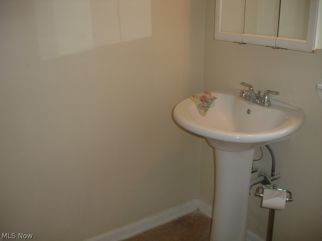 4124 Lowden Road South Euclid, OH 44121 - Photo 7 of 16