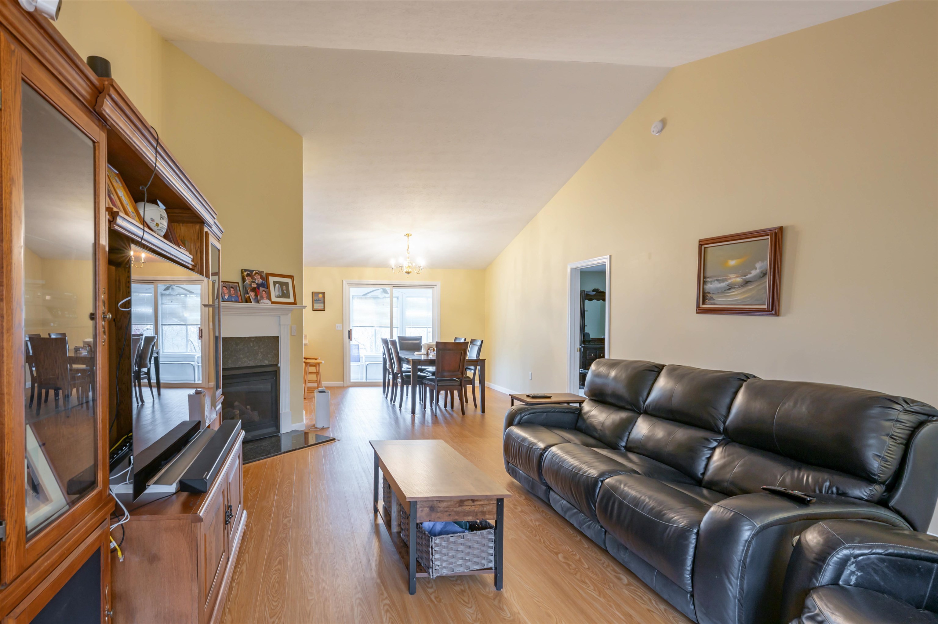 4 Myopia Lane Nashua, NH 03063 - Photo 3 of 37