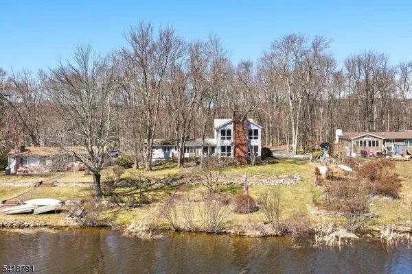 a view of yard with trees