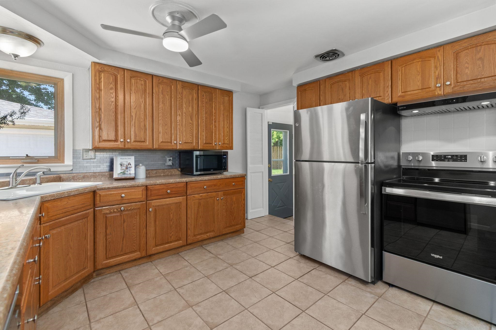 2213 North Bennett Street Appleton, WI 54914 - Photo 8 of 40