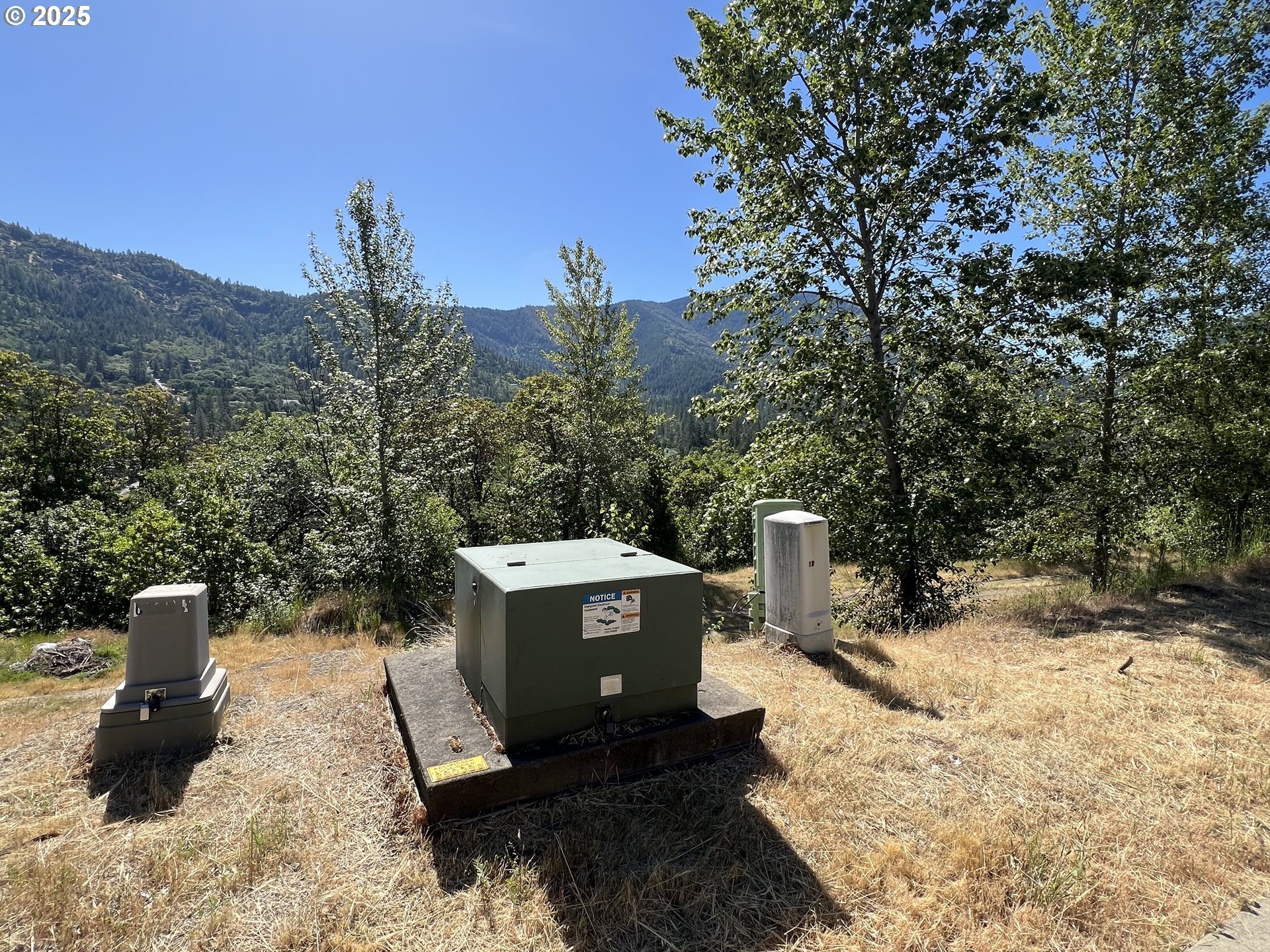 1620 Panoramic Loop Grants Pass, OR 97527 - Photo 9 of 10 a view of a chairs in the patio