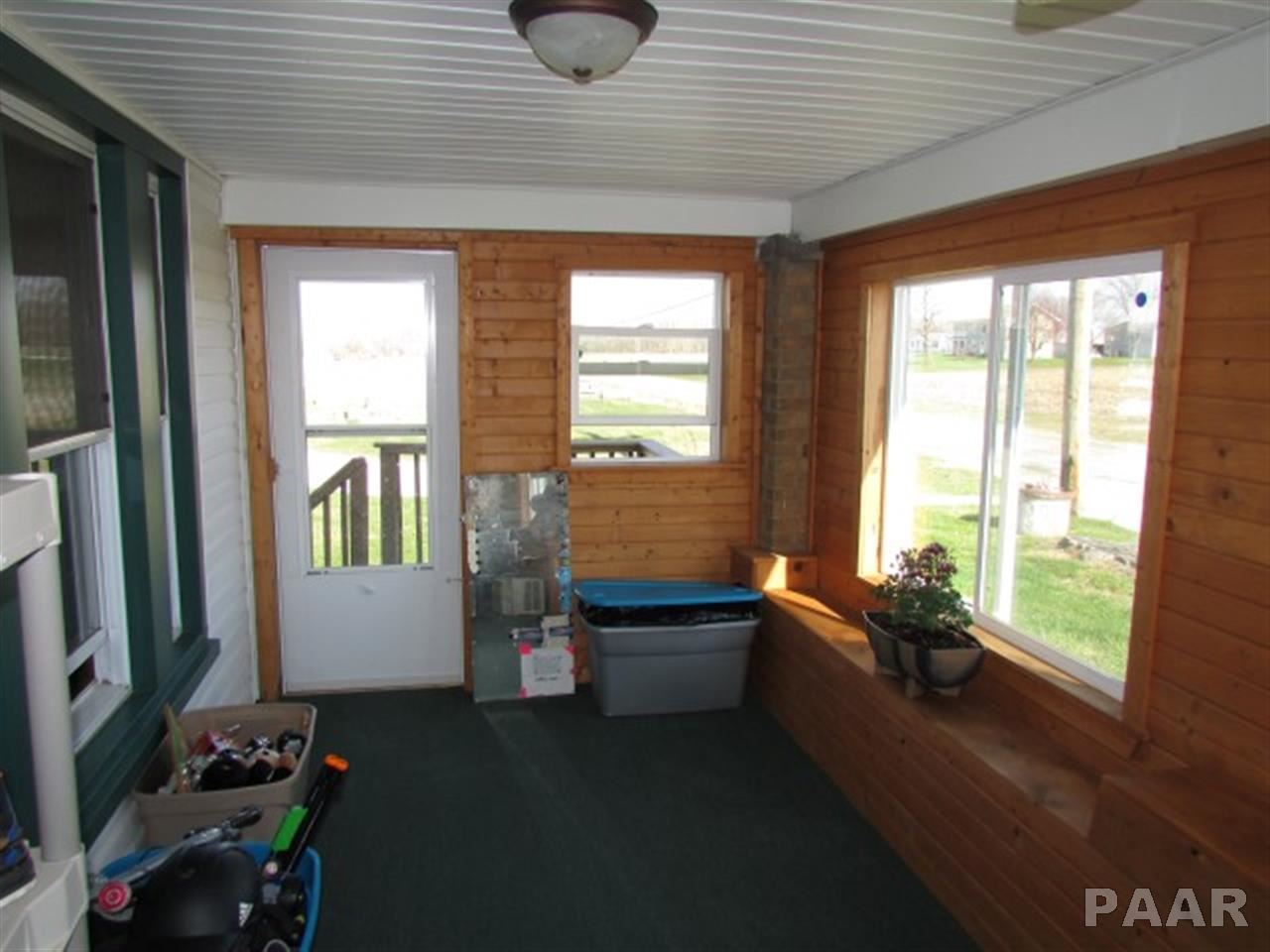 23123 West Farmington Road Farmington, IL 61531 - Photo 3 of 36