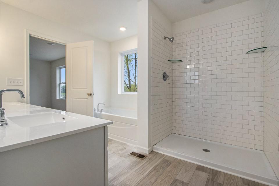 6281 Comiskey Road Stevensville, MI 49127 - Photo 13 of 44 22-APP052-E2700-Primary Bath_