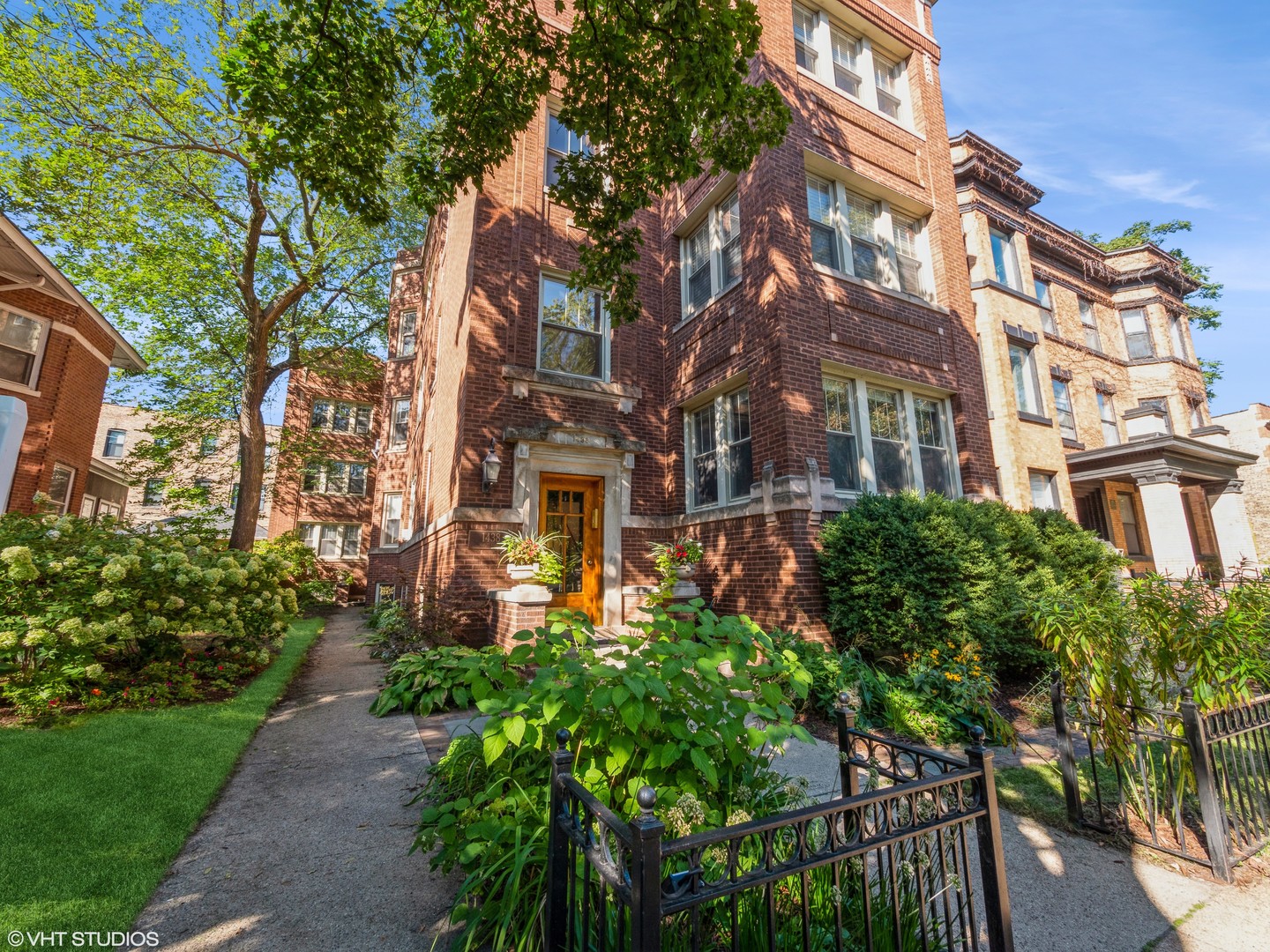 1440 West Summerdale Avenue, Unit 1 Chicago, IL 60640 - Photo 1 of 13 a view of a building