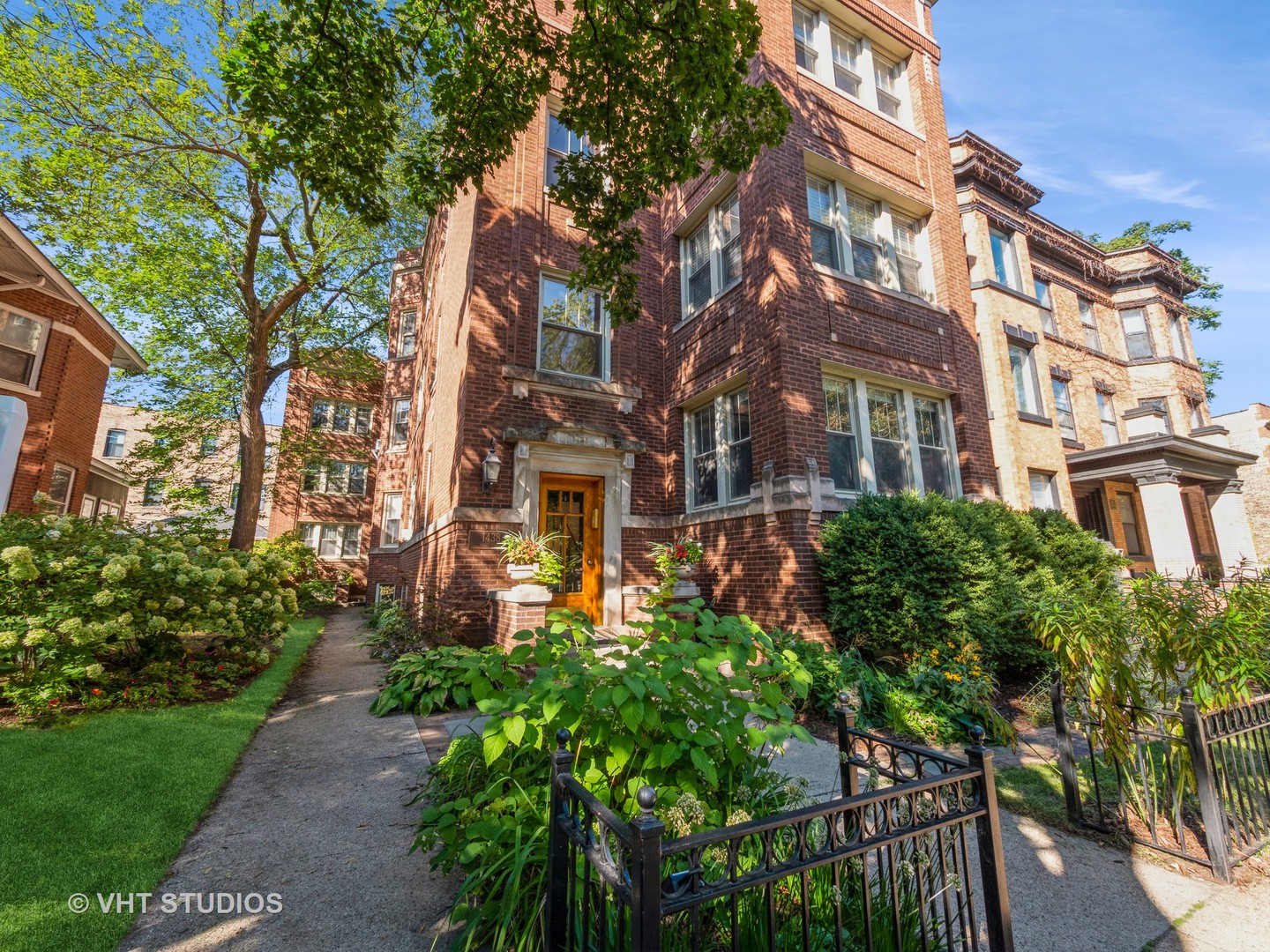 1440 West Summerdale Avenue, Unit 1 Chicago, IL 60640 - Photo 2 of 13 a view of a building