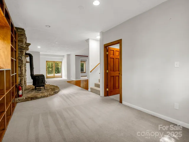 a view of livingroom with hardwood