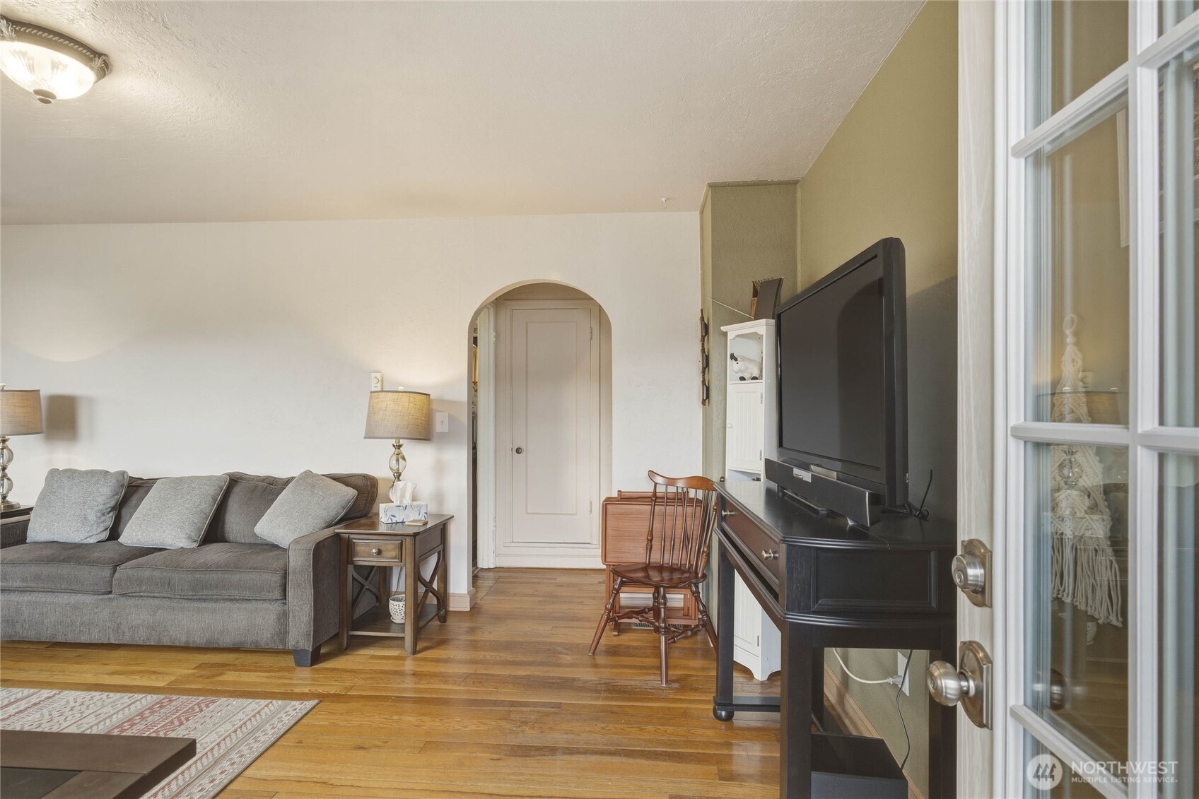 462 Beach Street Pateros, WA 98846 - Photo 3 of 30 a living room with furniture wooden floor and a flat screen tv