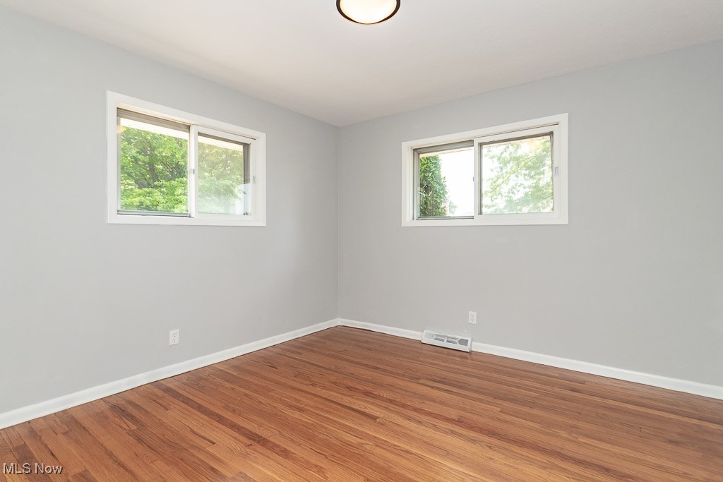 32609 Knobel Road Willowick, OH 44095 - Photo 19 of 29 Bedroom #3 with new fixtures