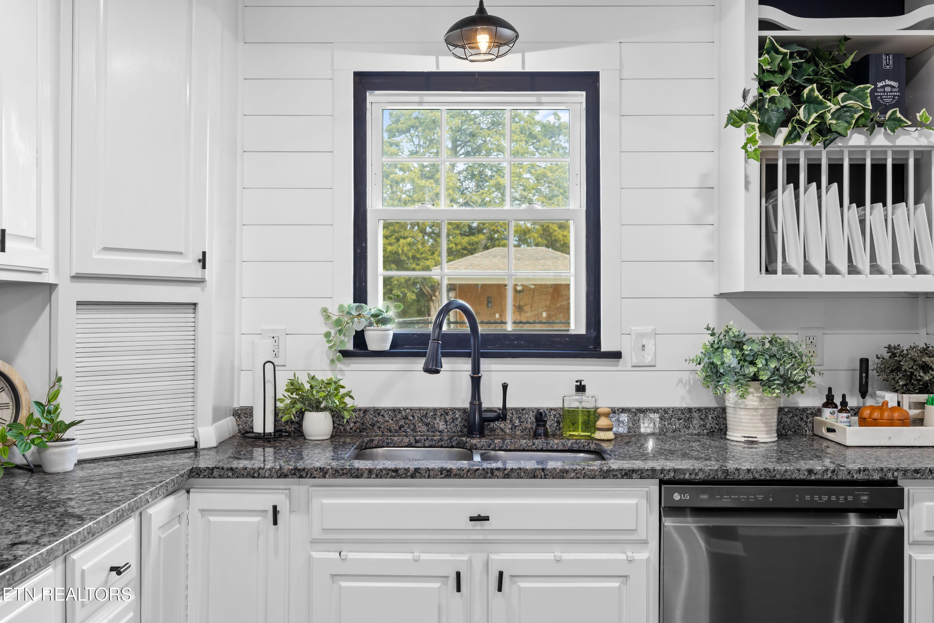 407 McTeer Road Greenback, TN 37742 - Photo 15 of 35 407McTeerSt-39