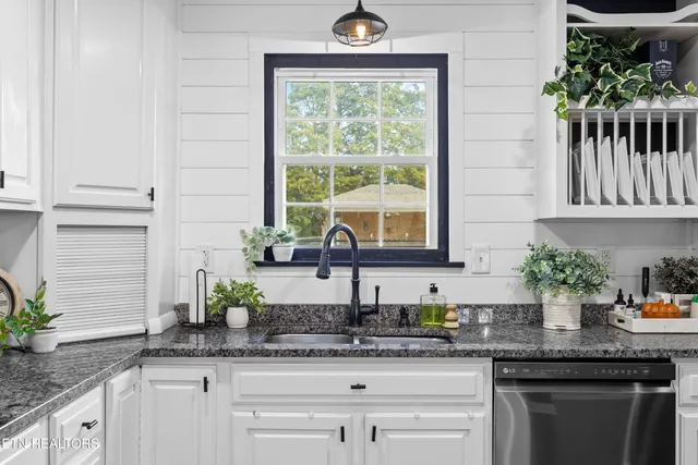 $469,900 | 407 McTeer Road, Greenback, TN 37742