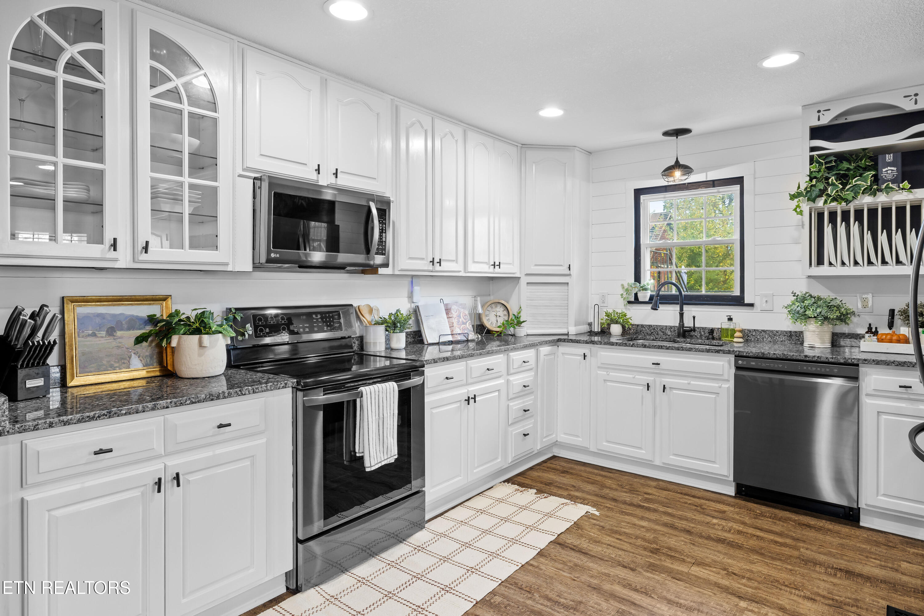 407 McTeer Road Greenback, TN 37742 - Photo 17 of 35 407McTeerSt-41