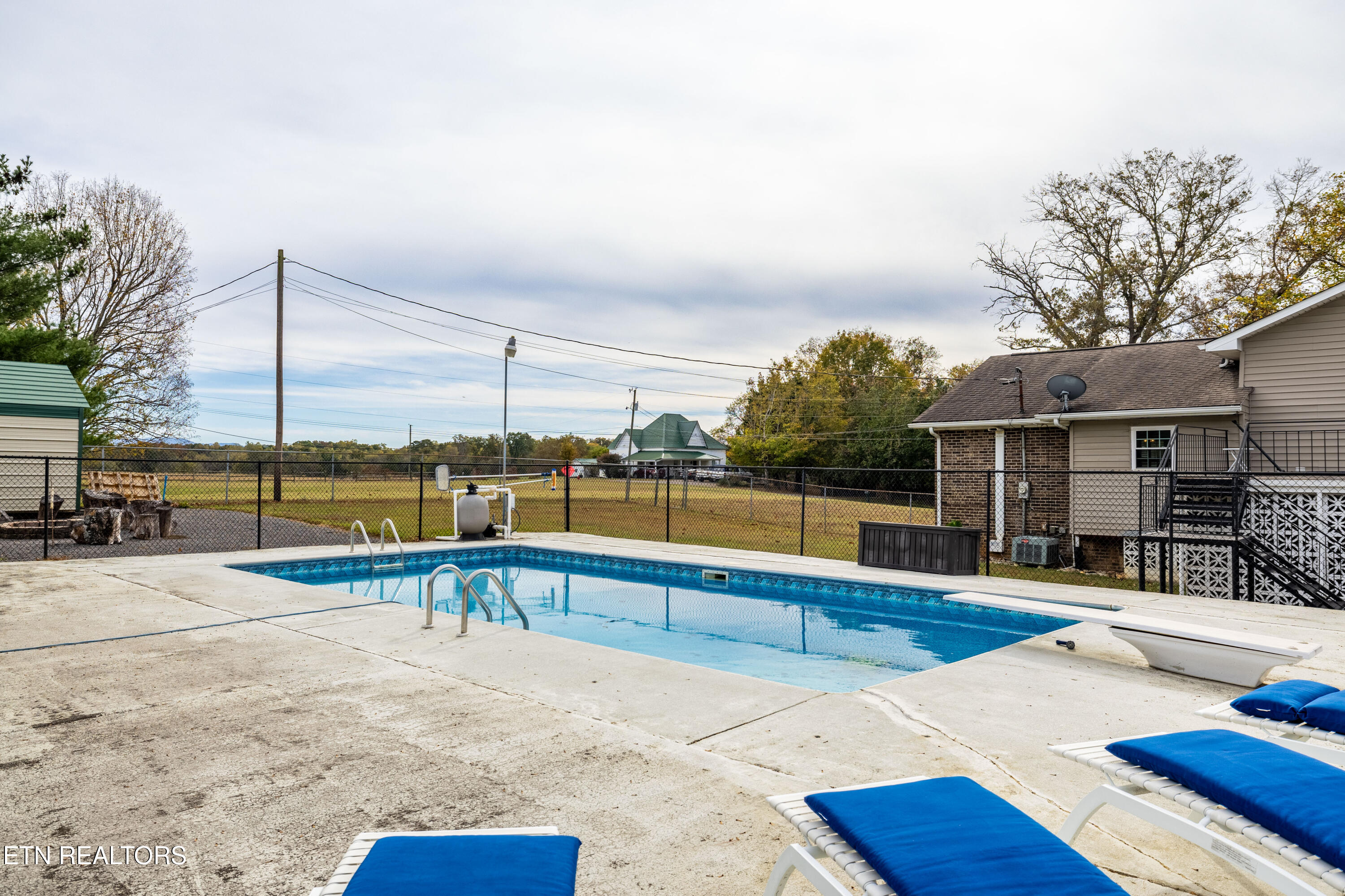 407 McTeer Road Greenback, TN 37742 - Photo 4 of 35 407McTeerSt-23