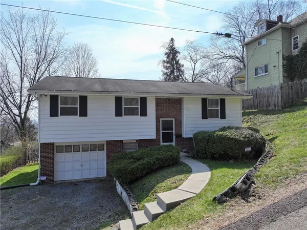 a view of a house with a backyard