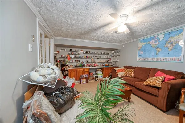 $224,600 | 923 Locust Street, Coraopolis, PA 15108