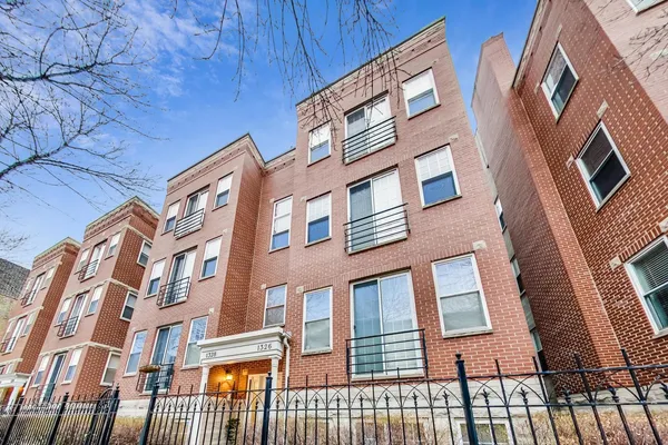 $6,750 | 1328 West Belmont Avenue, Unit 3W, Chicago, IL 60657