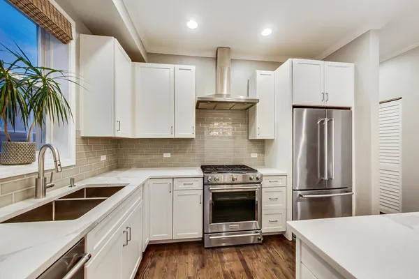 $6,750 | 1328 West Belmont Avenue, Unit 3W, Chicago, IL 60657