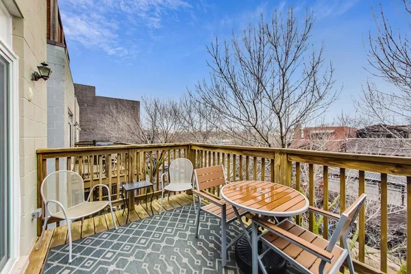 $6,750 | 1328 West Belmont Avenue, Unit 3W, Chicago, IL 60657