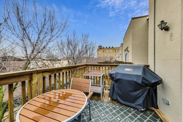$6,750 | 1328 West Belmont Avenue, Unit 3W, Chicago, IL 60657