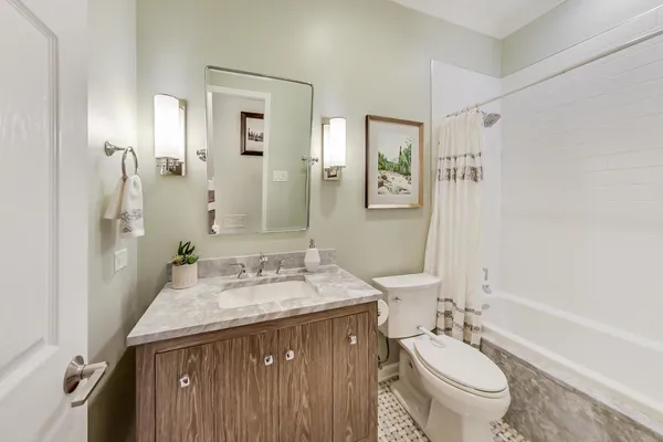 $6,750 | 1328 West Belmont Avenue, Unit 3W, Chicago, IL 60657