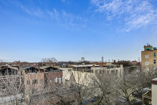 $6,750 | 1328 West Belmont Avenue, Unit 3W, Chicago, IL 60657