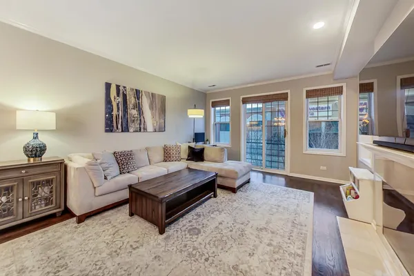 $6,750 | 1328 West Belmont Avenue, Unit 3W, Chicago, IL 60657