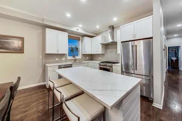 $6,750 | 1328 West Belmont Avenue, Unit 3W, Chicago, IL 60657