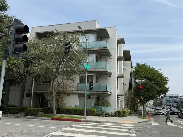$568,000 | 160 South Hudson Avenue, Unit 105, Pasadena, CA 91101