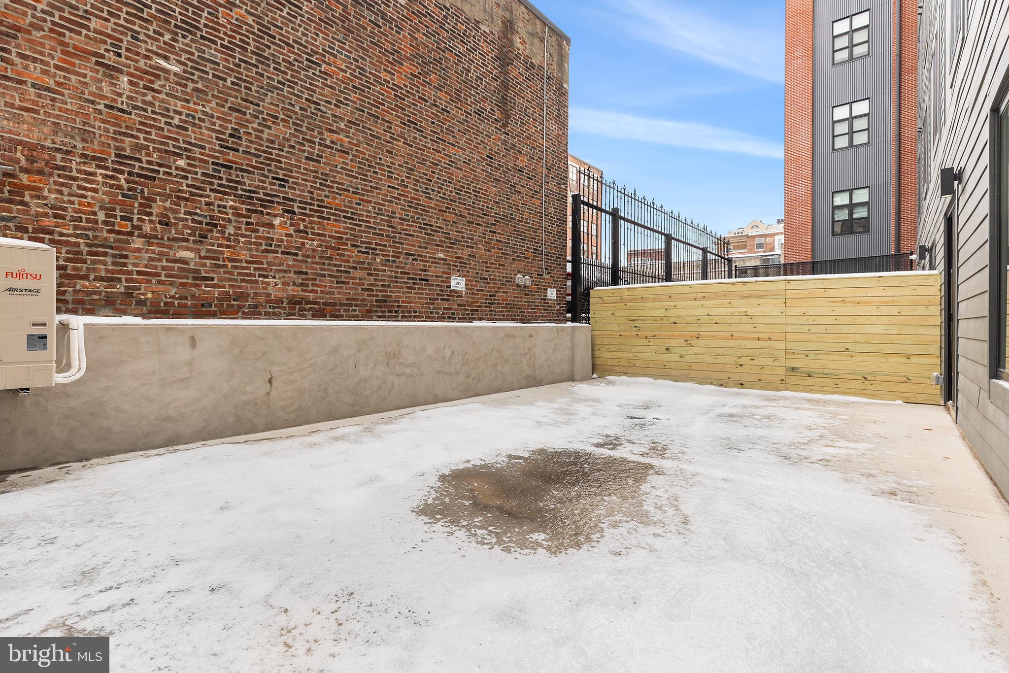 214 Vine Street, Unit 104 Philadelphia, PA 19106 - Photo 33 of 35 a view of terrace