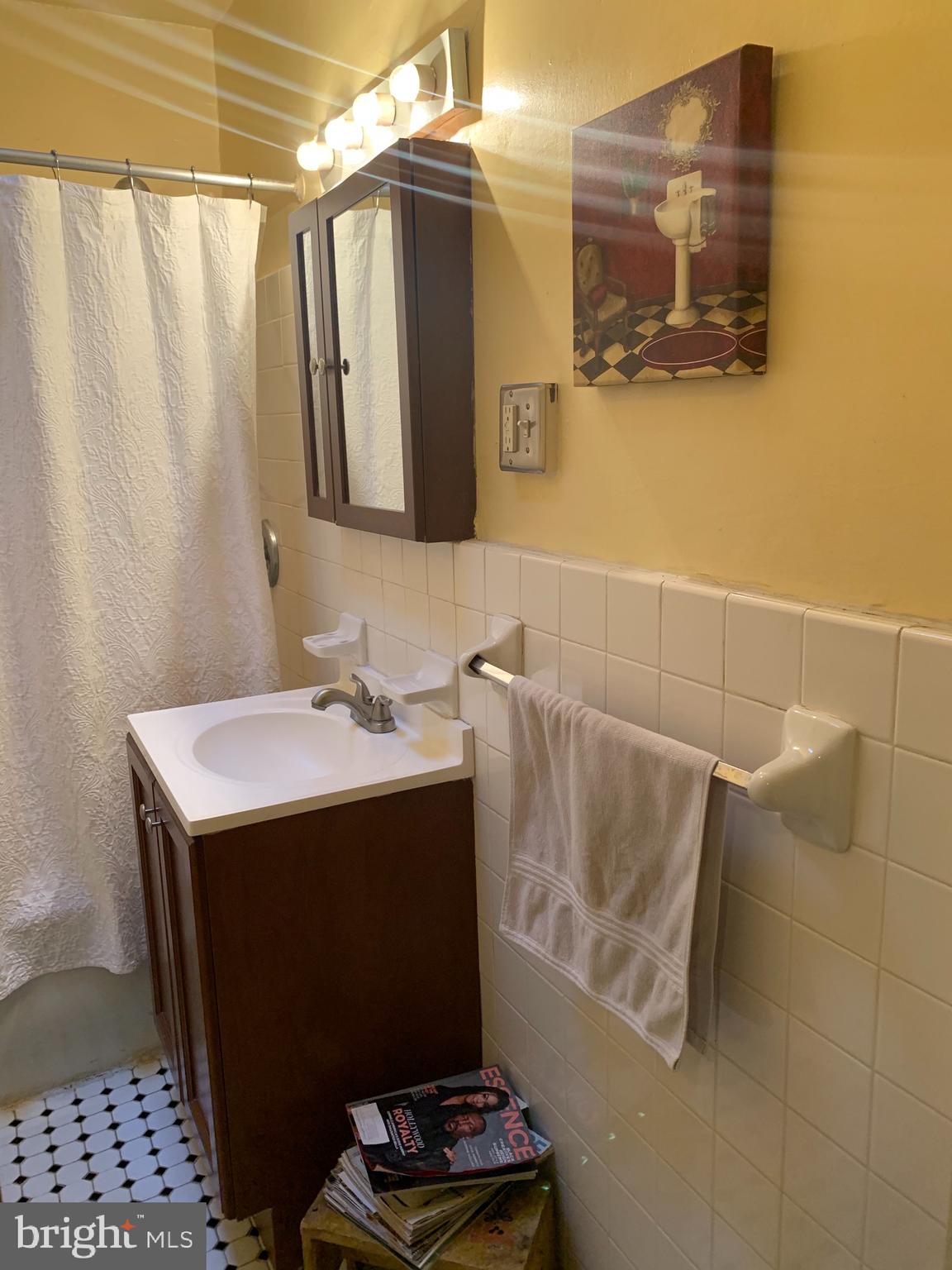 1153 Atwood Road Philadelphia, PA 19151 - Photo 15 of 26 Bathroom