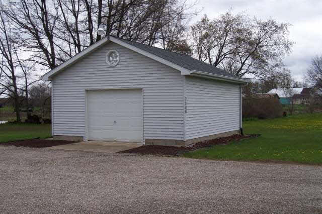 7140 Grand River Road Bancroft, MI 48414 - Photo 8 of 29 21141716-7.JPG