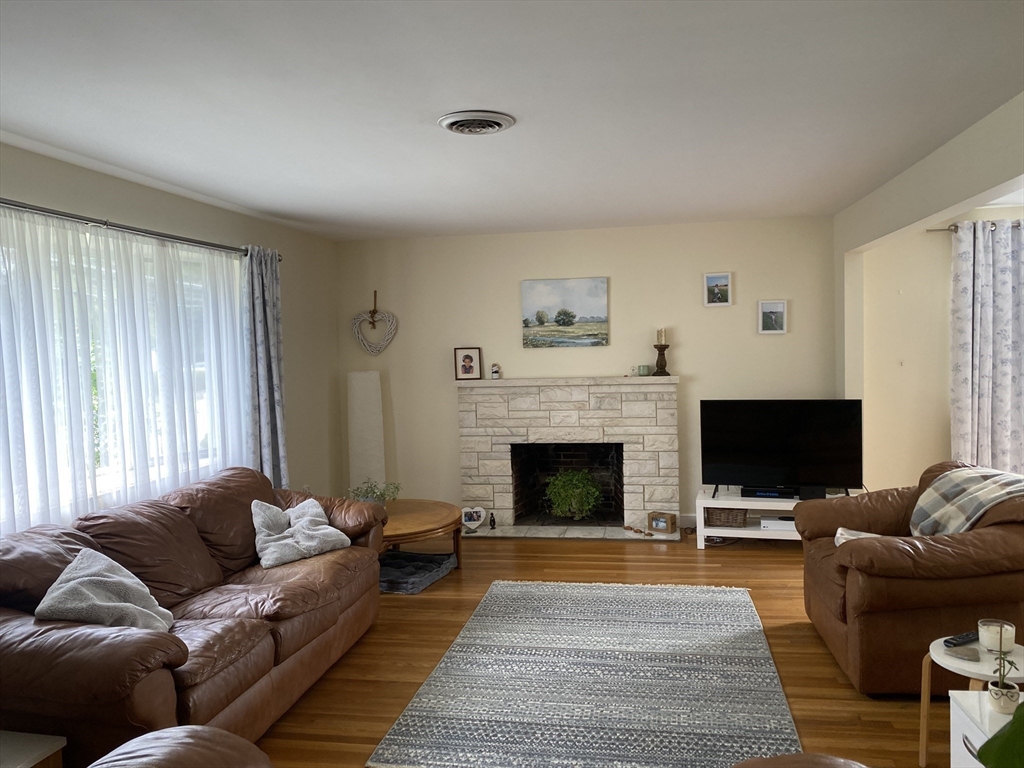 809 Central Avenue Needham, MA 02492 - Photo 5 of 15