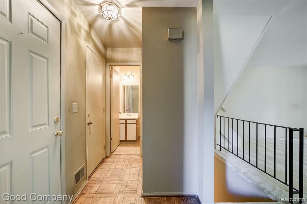 1010 Willow Grove Court Rochester Hills, MI 48307 - Photo 16 of 36