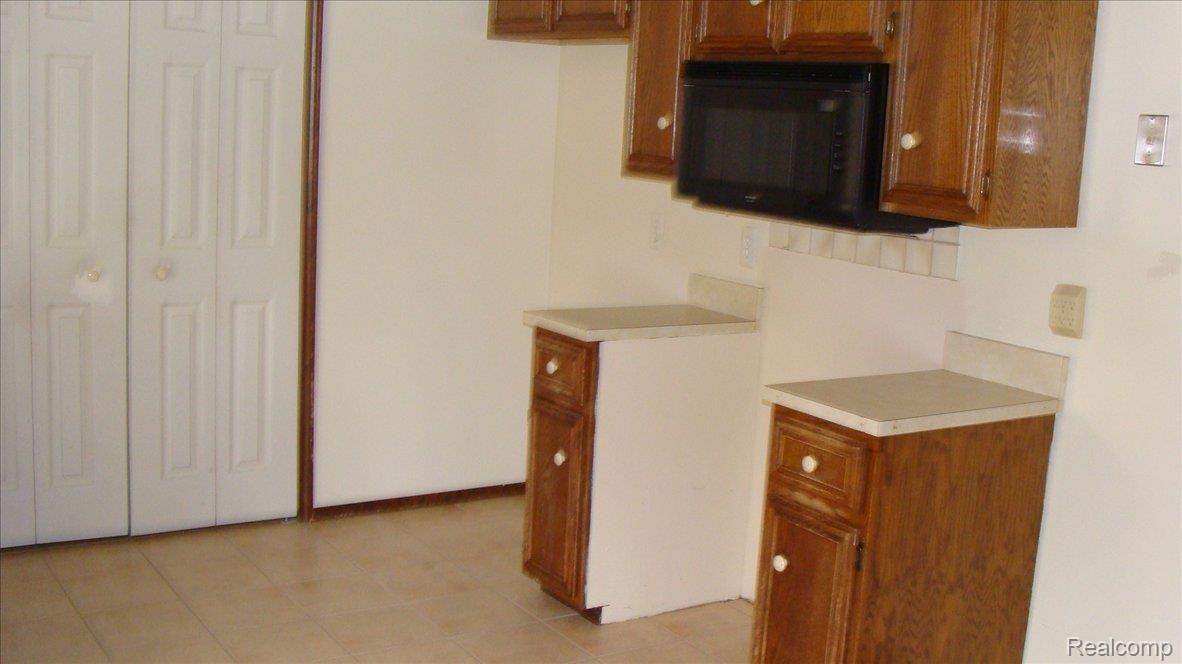 3966 Donley Avenue Rochester, MI 48309 - Photo 5 of 12 DSC02906