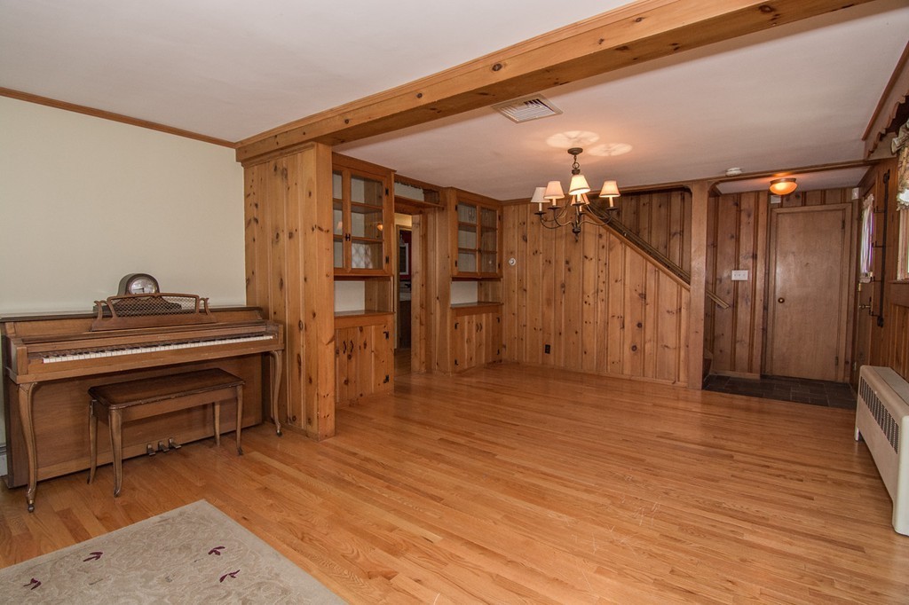 8 Grant Road Lynn, MA 01904 - Photo 8 of 23 Gallery Image 8