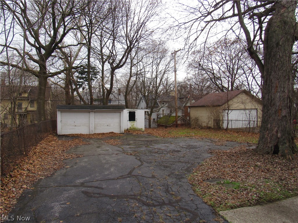 1686 Lee Road Cleveland, OH 44118 - Photo 24 of 24
