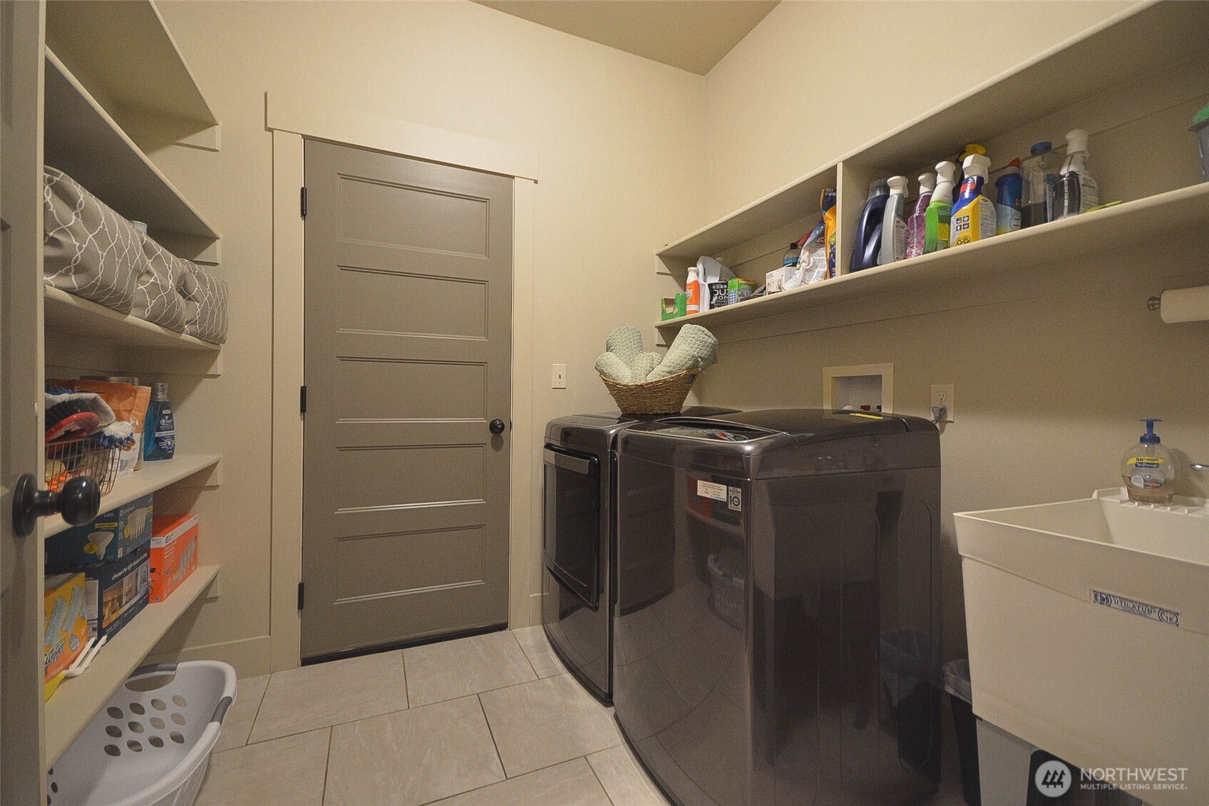259 Parkside Loop Chehalis, WA 98532 - Photo 19 of 39 a utility room with closet