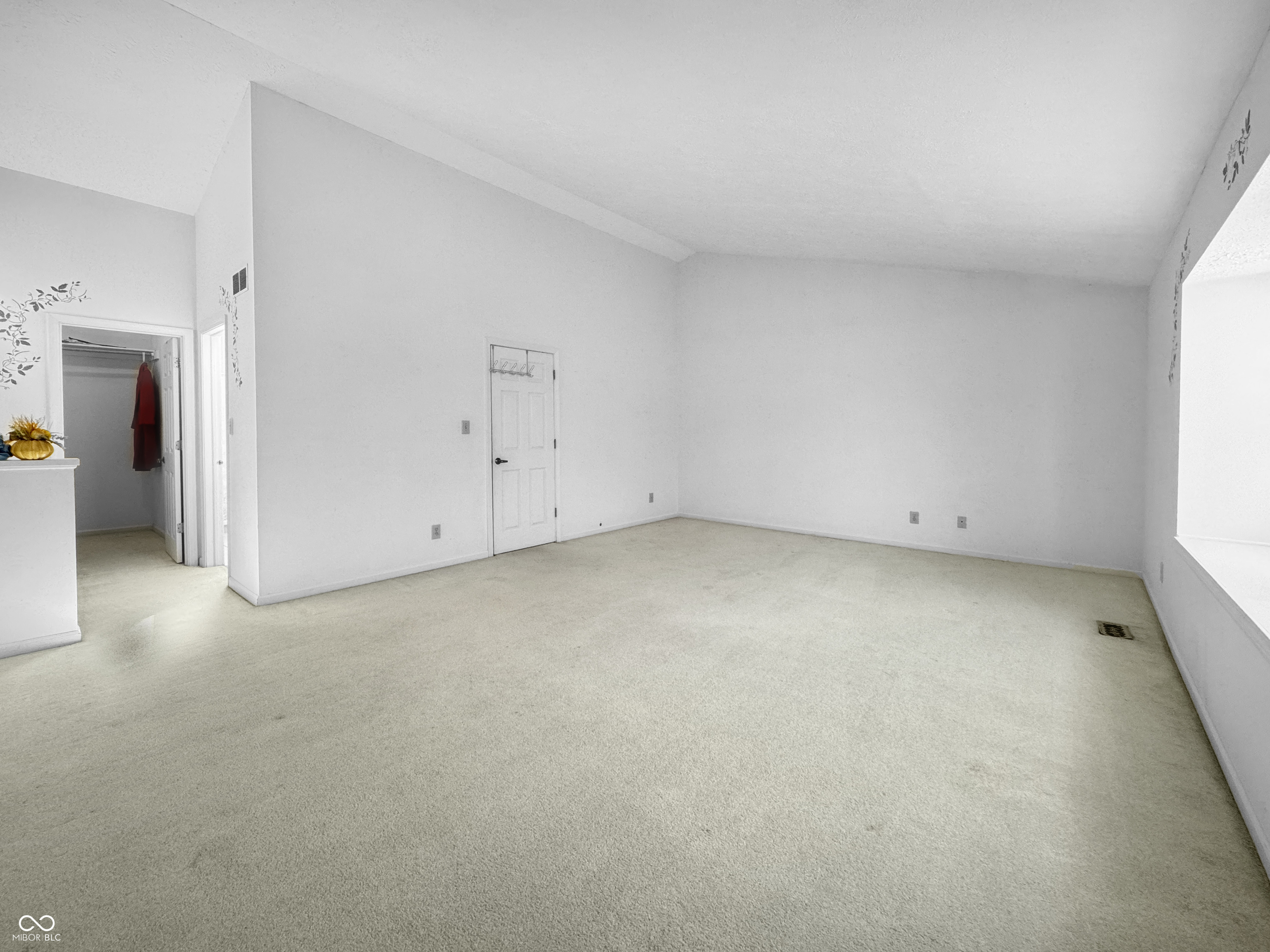 481 Van Camp Square Greenwood, IN 46143 - Photo 15 of 20 Gallery Image 15