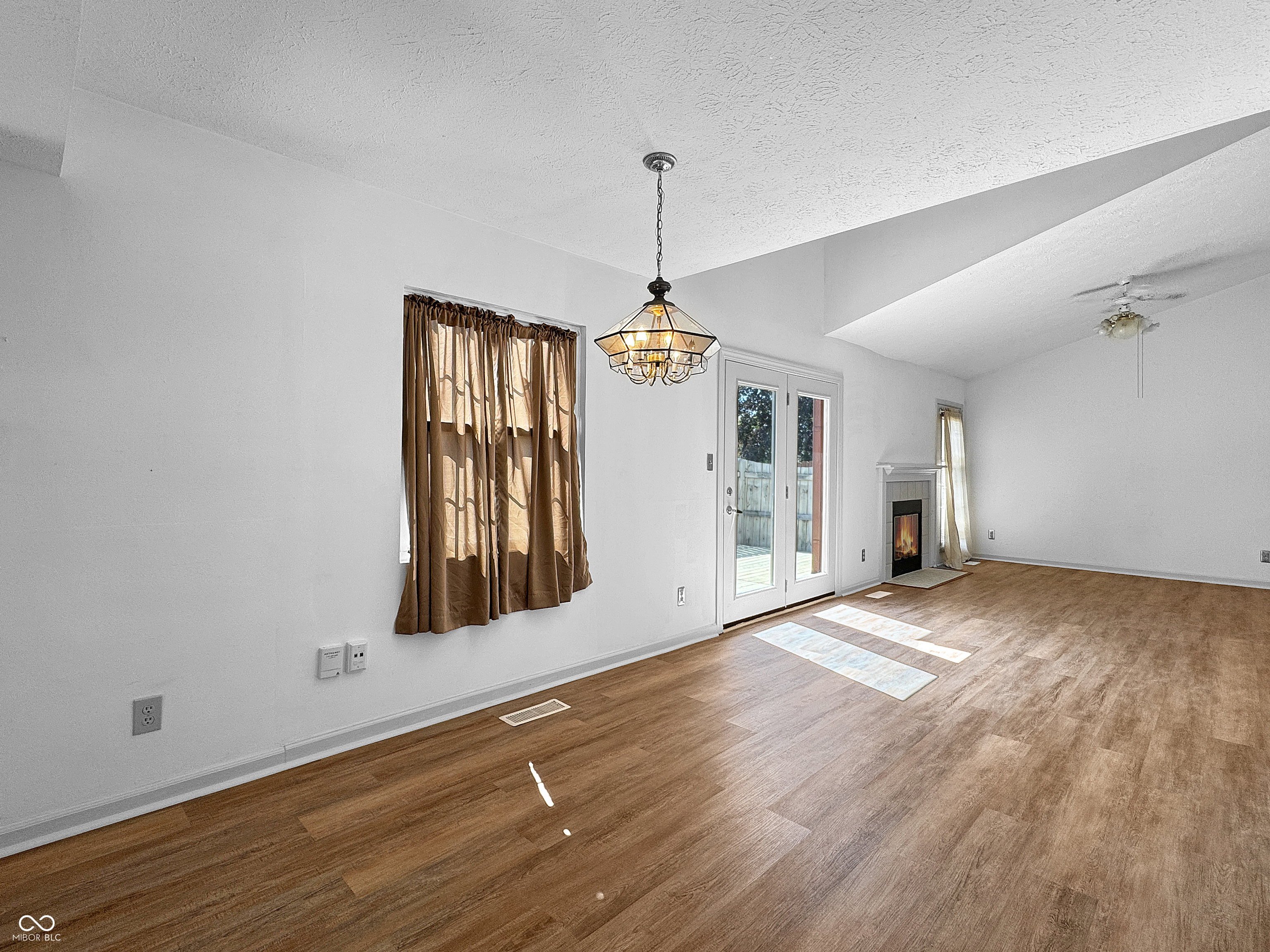 481 Van Camp Square Greenwood, IN 46143 - Photo 4 of 20 Gallery Image 4