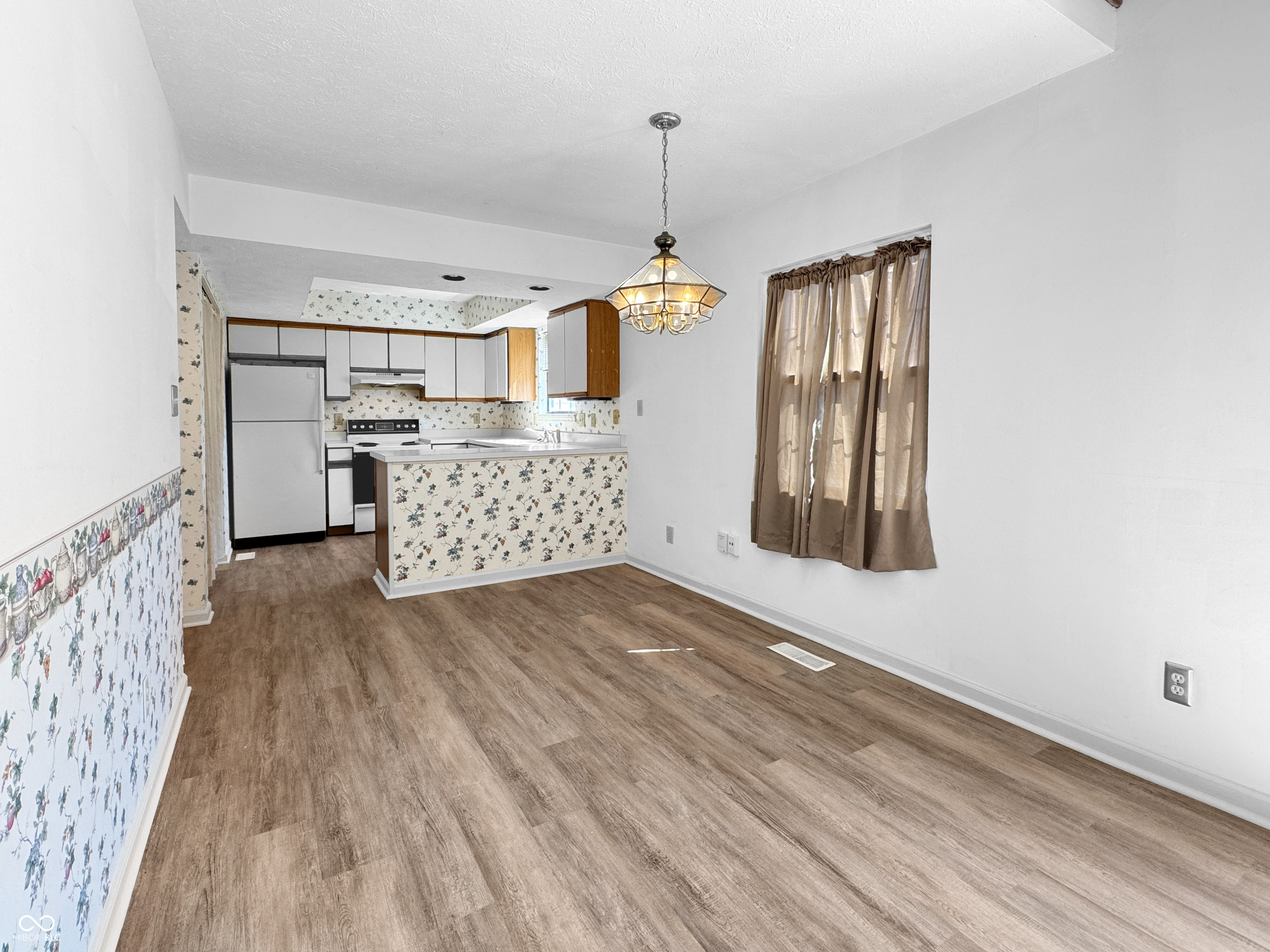 481 Van Camp Square Greenwood, IN 46143 - Photo 5 of 20 Gallery Image 5