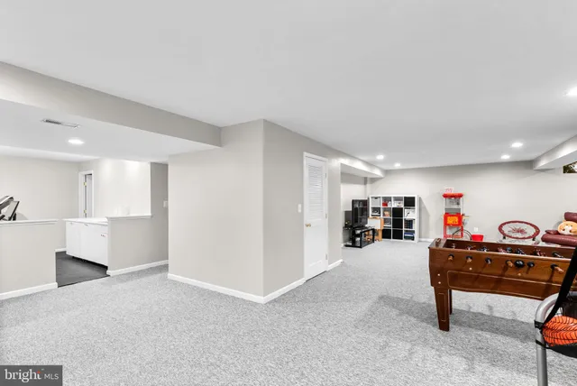 a view of a livingroom with workspace