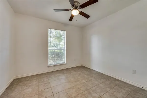 $1,600 | 120 Milas Lane, Glenn Heights, TX 75154