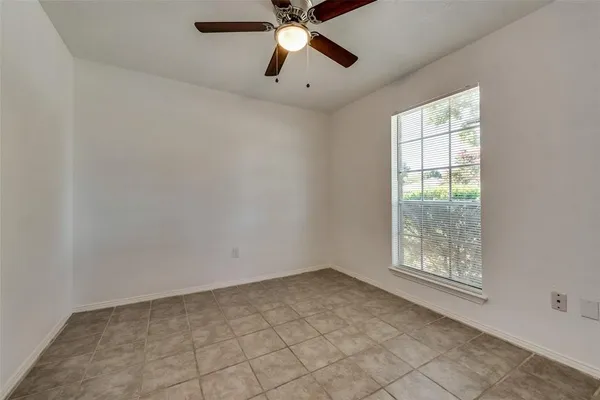 $1,600 | 120 Milas Lane, Glenn Heights, TX 75154