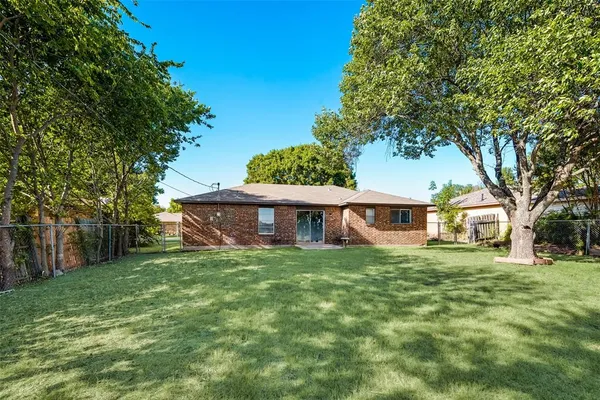 $1,600 | 120 Milas Lane, Glenn Heights, TX 75154