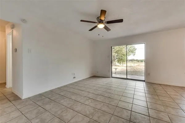 $1,600 | 120 Milas Lane, Glenn Heights, TX 75154